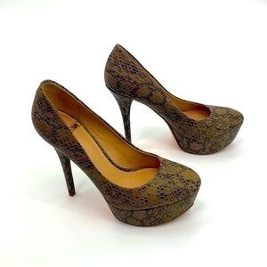 UEC Marciano tan & black snake print platform shoes size 7 with box